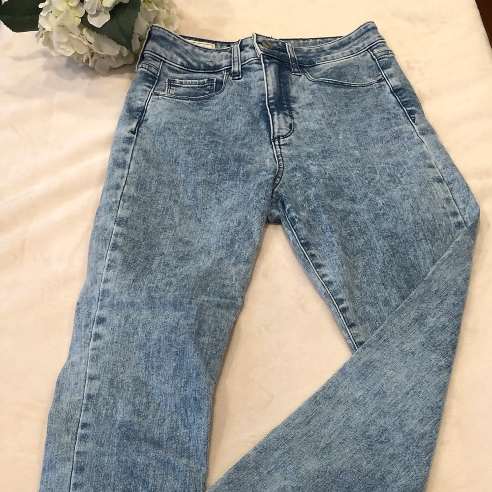 Gap Universal Jegging High Rise Jeans with Unfinished hem detail, Size 27/4R